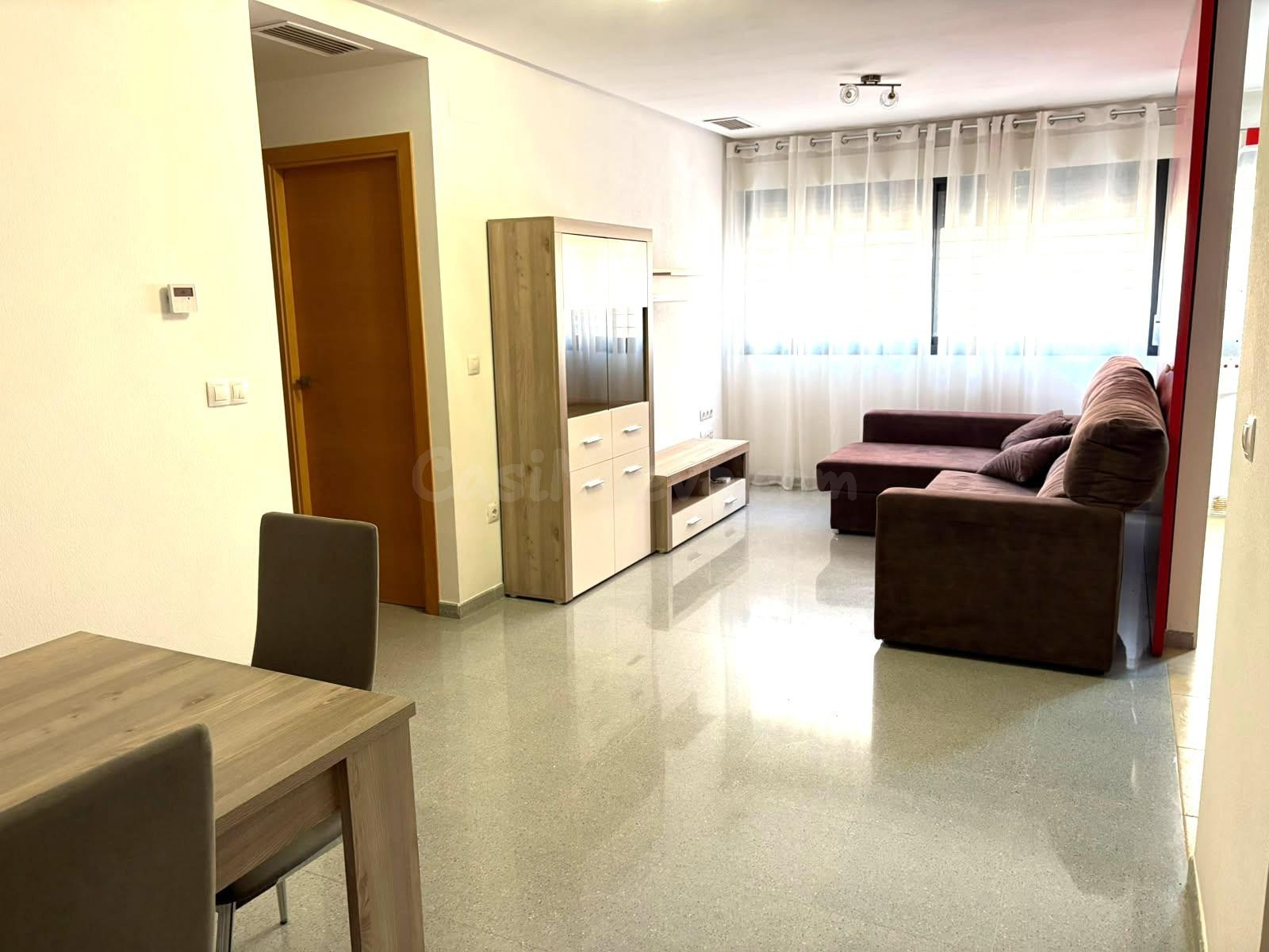 Se alquila piso seminuevo de 3 habitaciones y 2 baños!!!