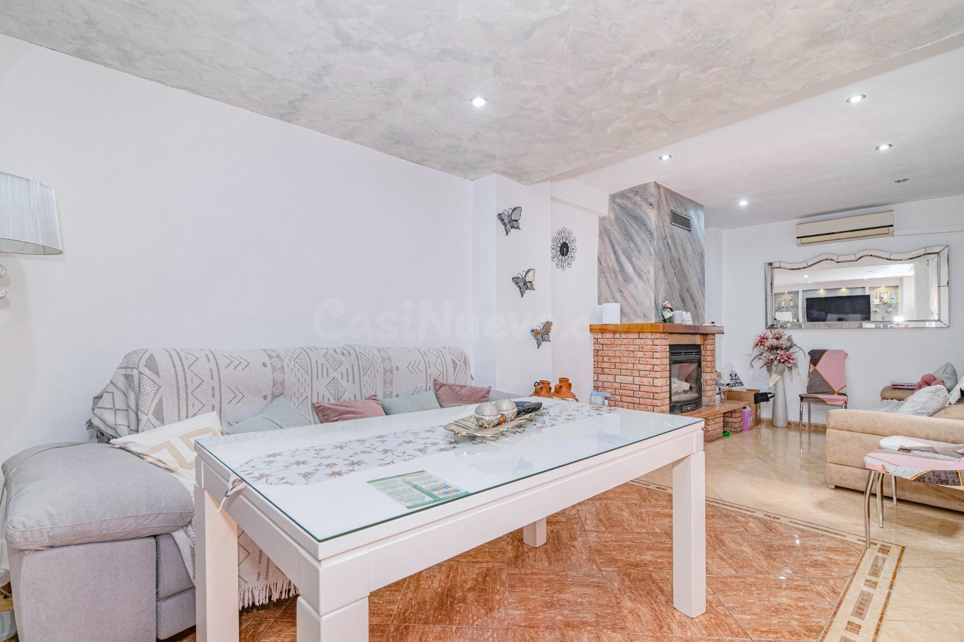Espléndida Casa en Vega de Granada, ¡Listo para Entrar a Viv