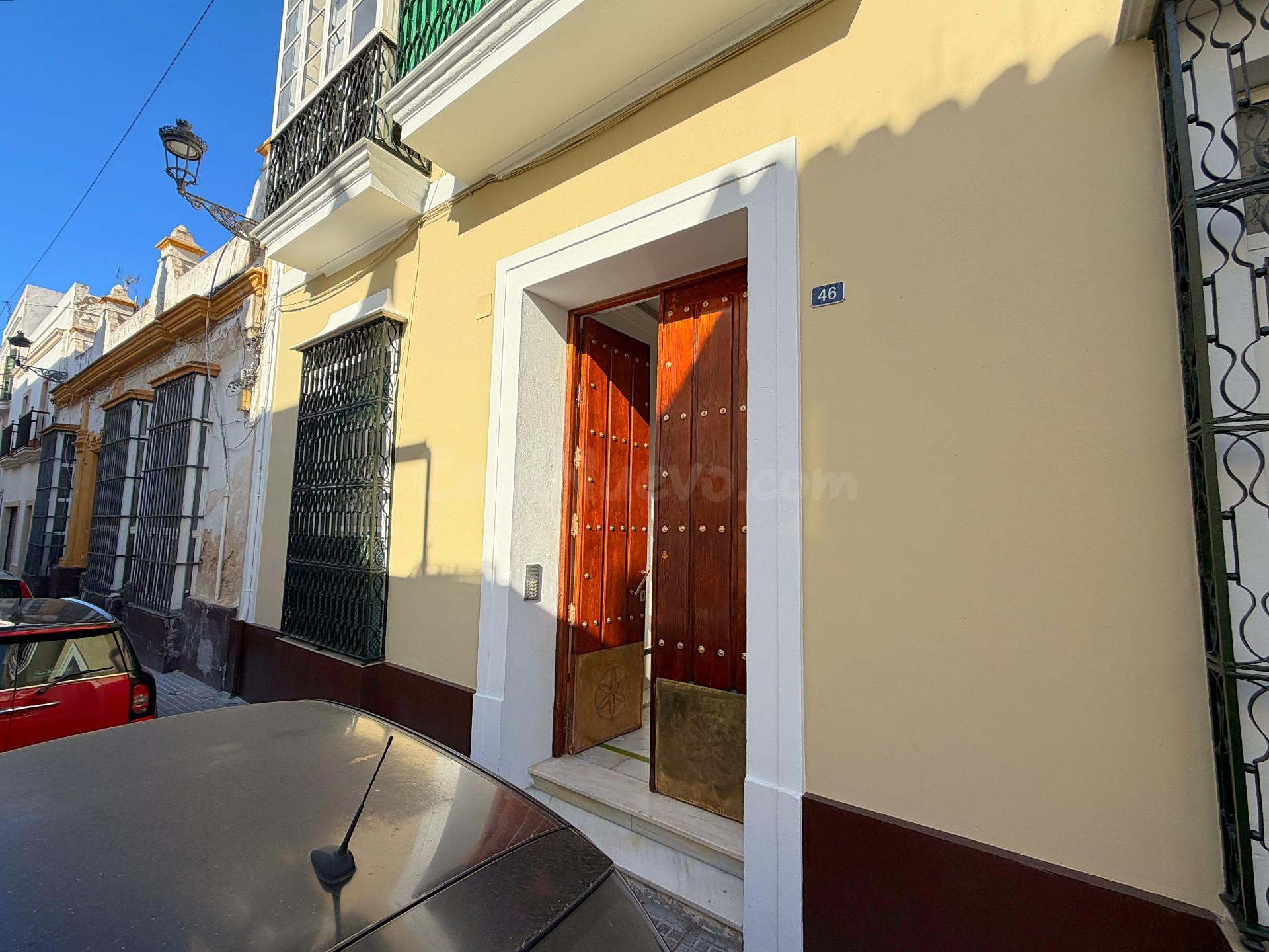 Coqueto dúplex con alma en el corazón de El Puerto de Santa María. ¡Encanto, rústico y confort moderno!