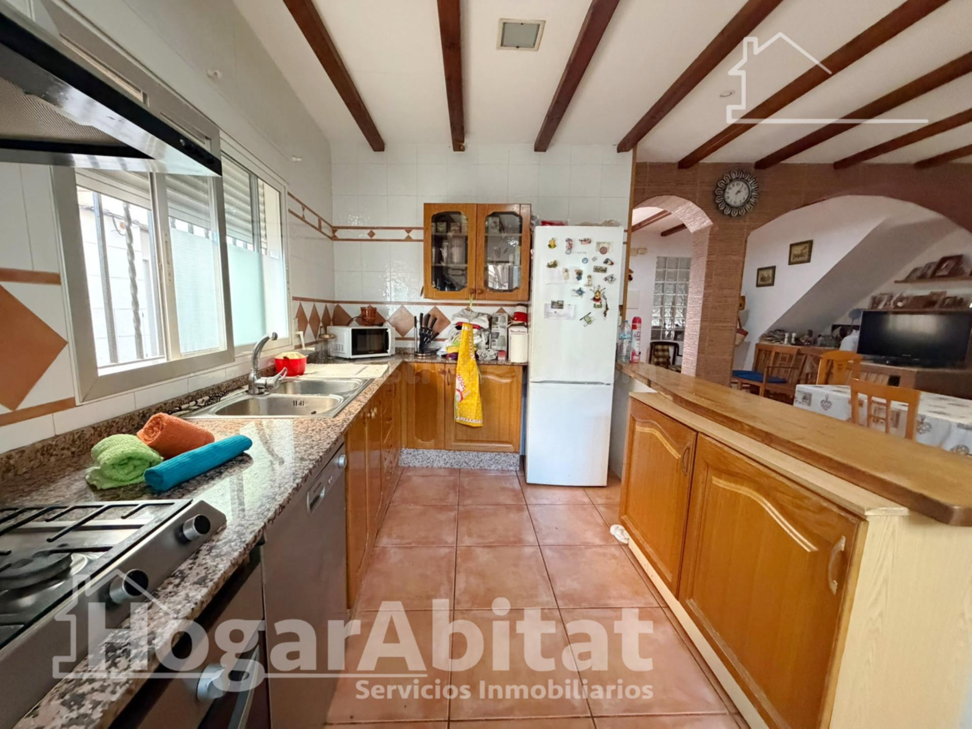 AMPLIA CASA CON TERRAZA Y GARAJE CERCA DE LA PLAYA DE SAGUNTO