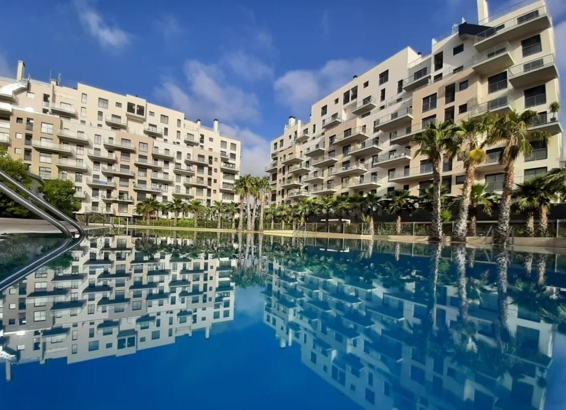 8ª Planta en Galatea: Exclusiva Urbanización en Playa de San Juan