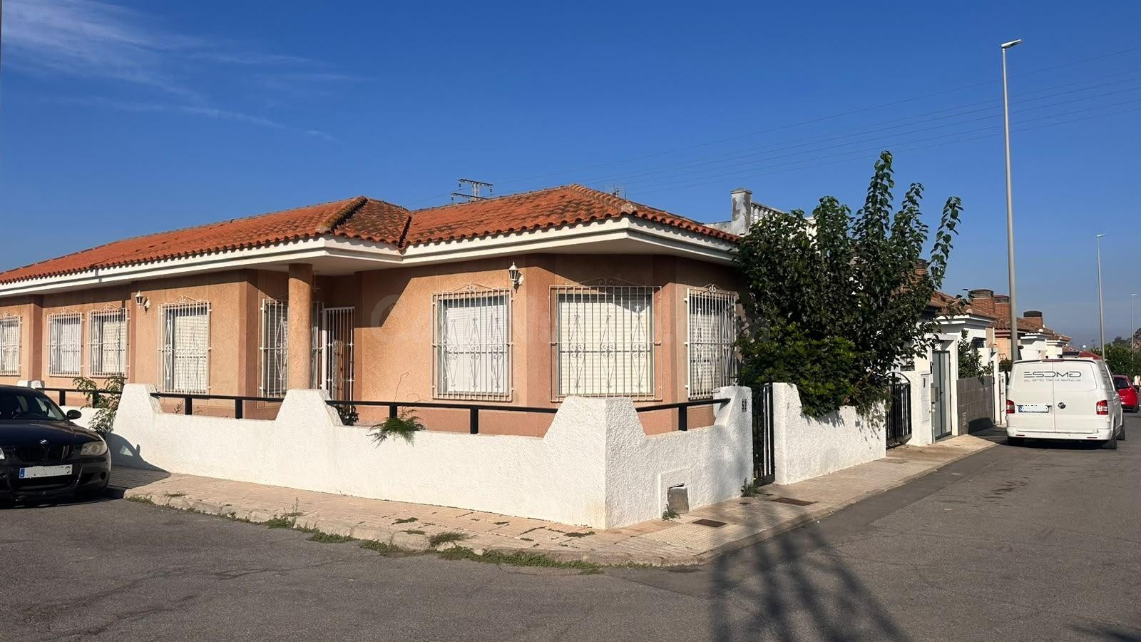 Vivienda en planta baja con jardín y cochera en Sierra Minera, La Unión