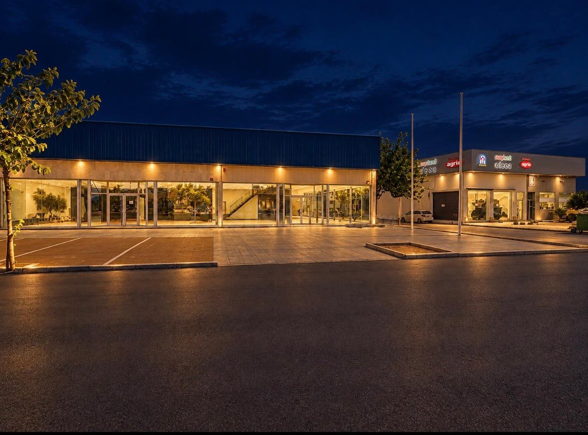 Nave comercial ideal para concesionario en el Polígono Industrial de Orihuela