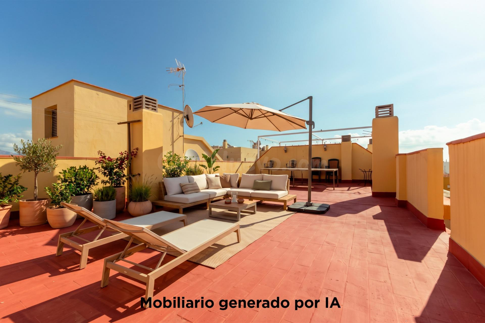 ÁTICO CON 100 M2 DE ESPACIO EXTERIOR, VISTAS PANORÁMICAS Y GARAJE EN EL CENTRO DE FUENGIROLA – 375.000 €