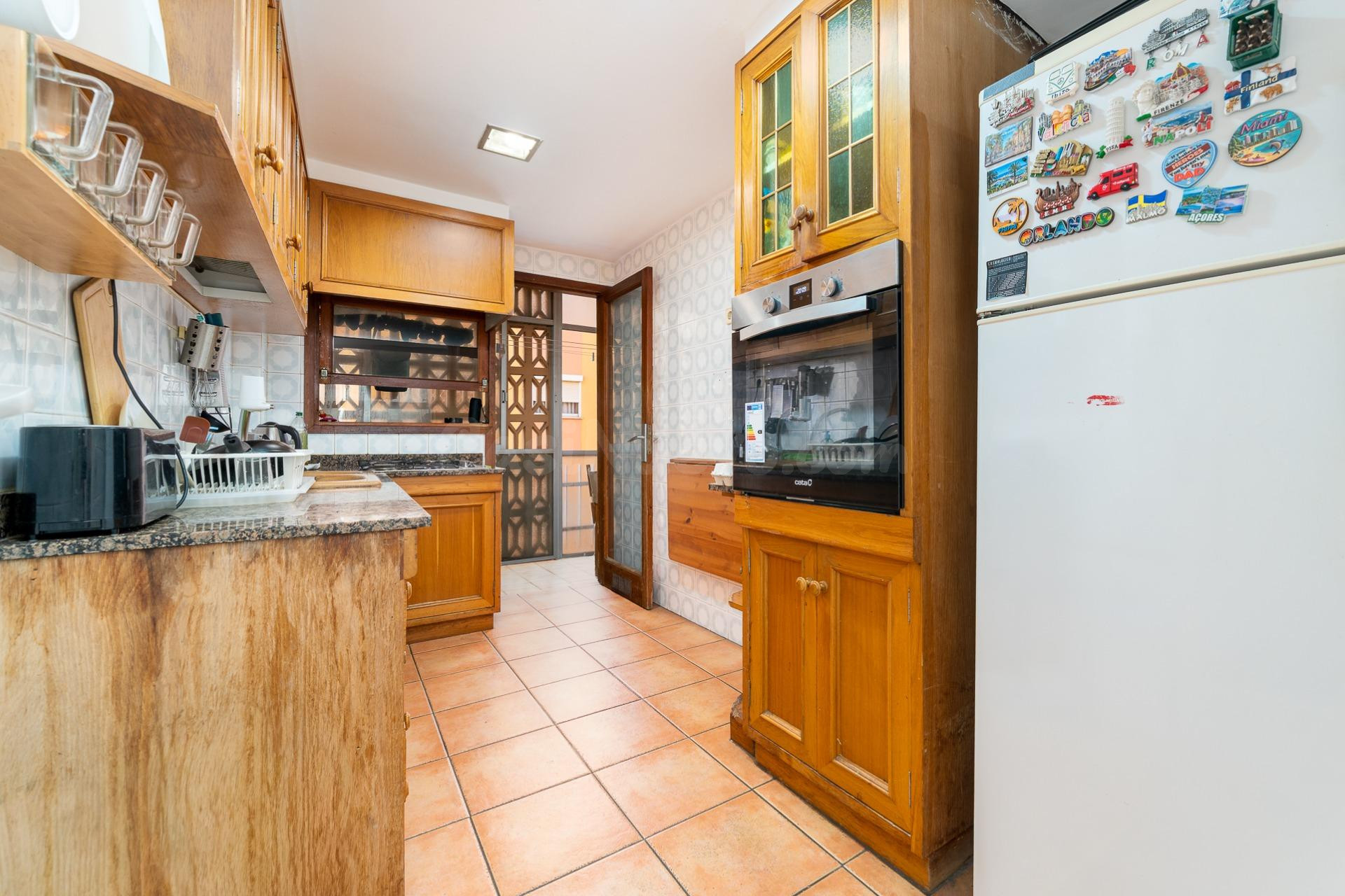 Venta cuarta planta 3 habitaciones sin ascensor Reyes Católicos