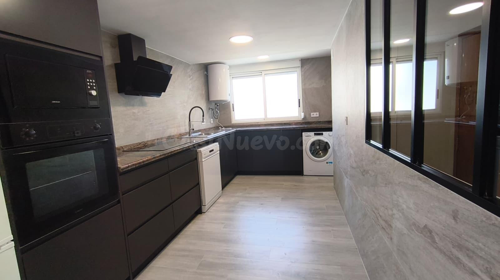 Alquiler: piso reformado a estrenar, 3 hab y 2 baños, cerca de Renfe, Gandia