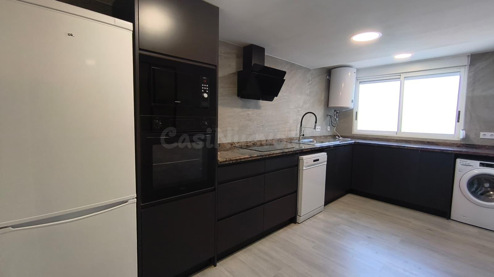 Alquiler: piso reformado a estrenar, 3 hab y 2 baños, cerca  - foto 2