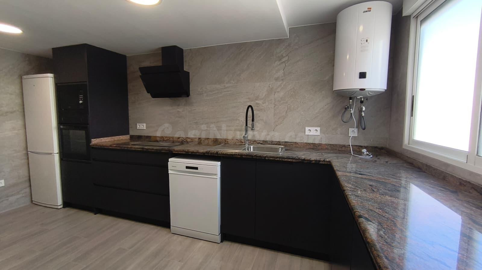 Alquiler: piso reformado a estrenar, 3 hab y 2 baños, cerca  - foto 3