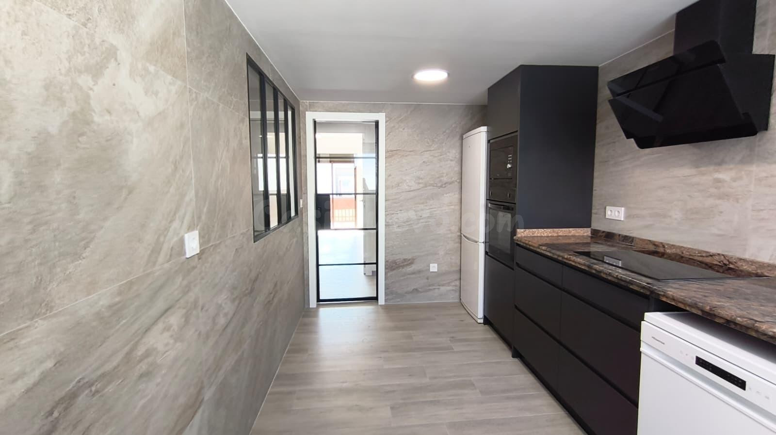 Alquiler: piso reformado a estrenar, 3 hab y 2 baños, cerca  - foto 4