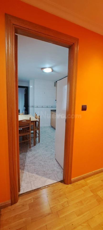 Amplio y Luminoso Piso en alquiler en Barrocanes, Ourense - Ideal para Familias