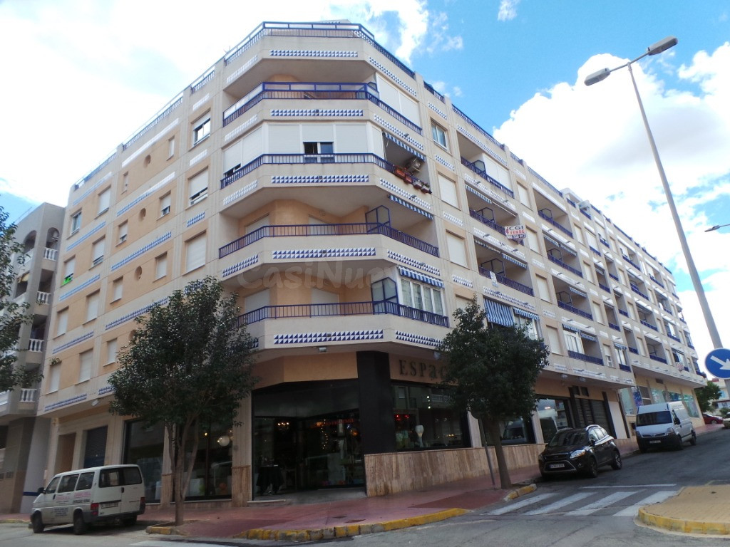 Apartamento de 2 dormitorios con garaje y trastero en Guardamar del Segura