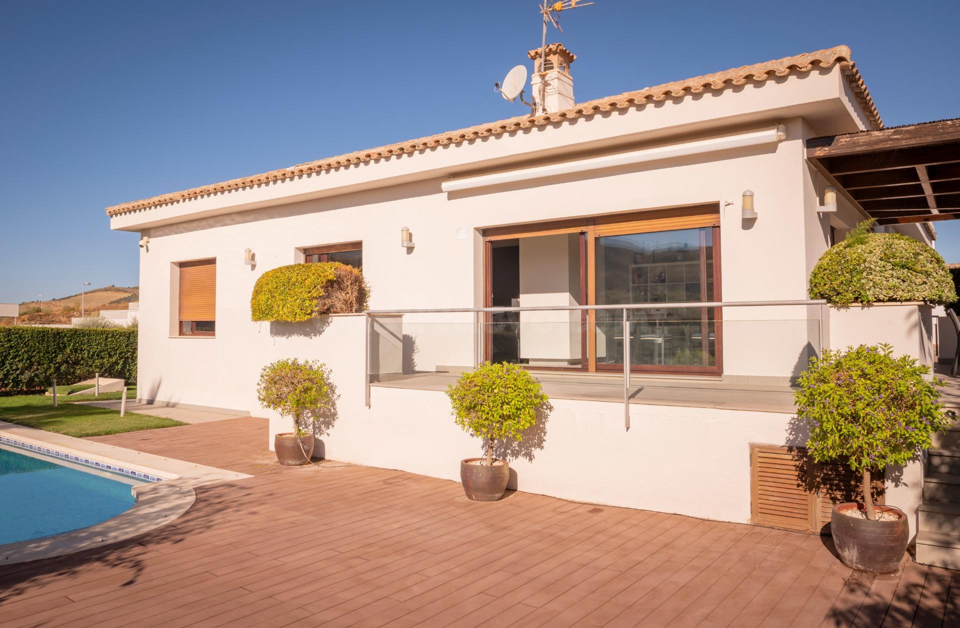 Exclusiva casa de lujo con piscina privada en un entorno tra