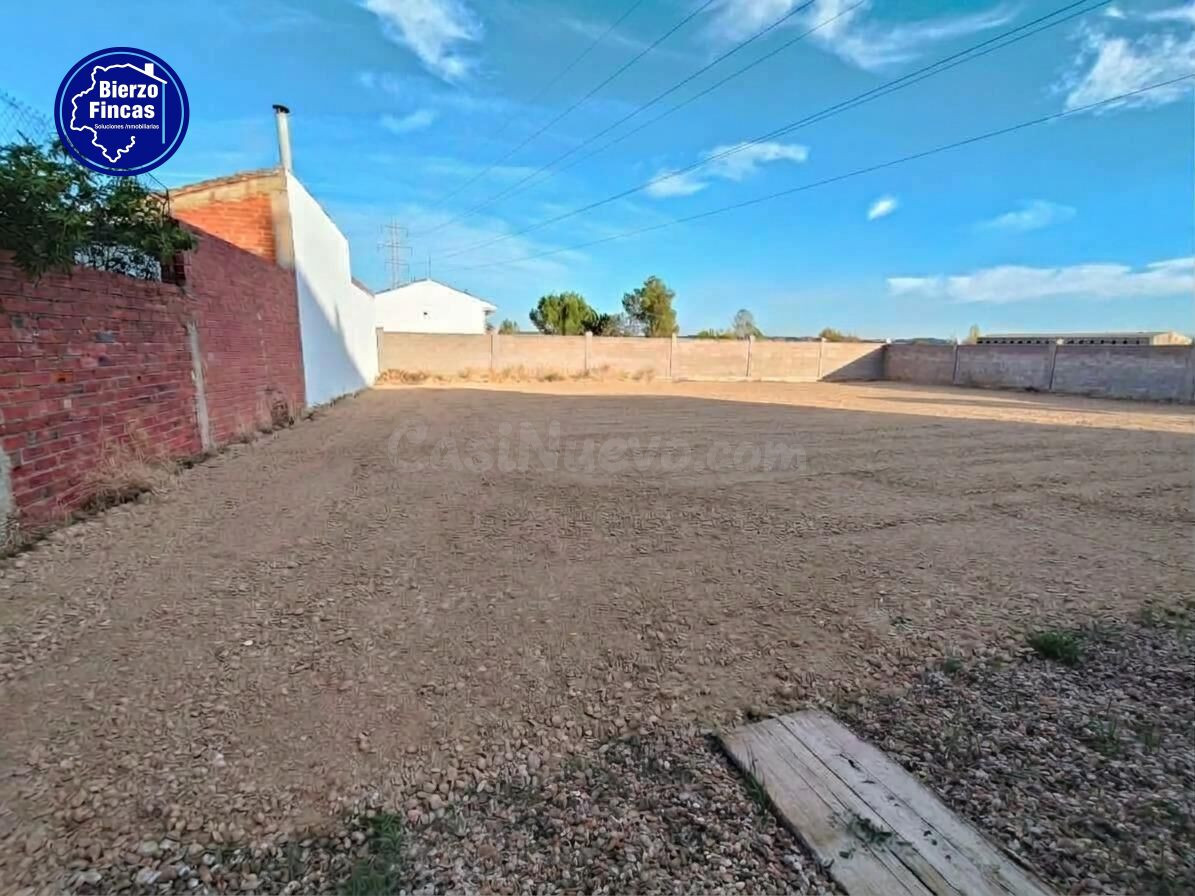 **SE VENDE PARCELA URBANA EN VILLAQUILAMBRE**