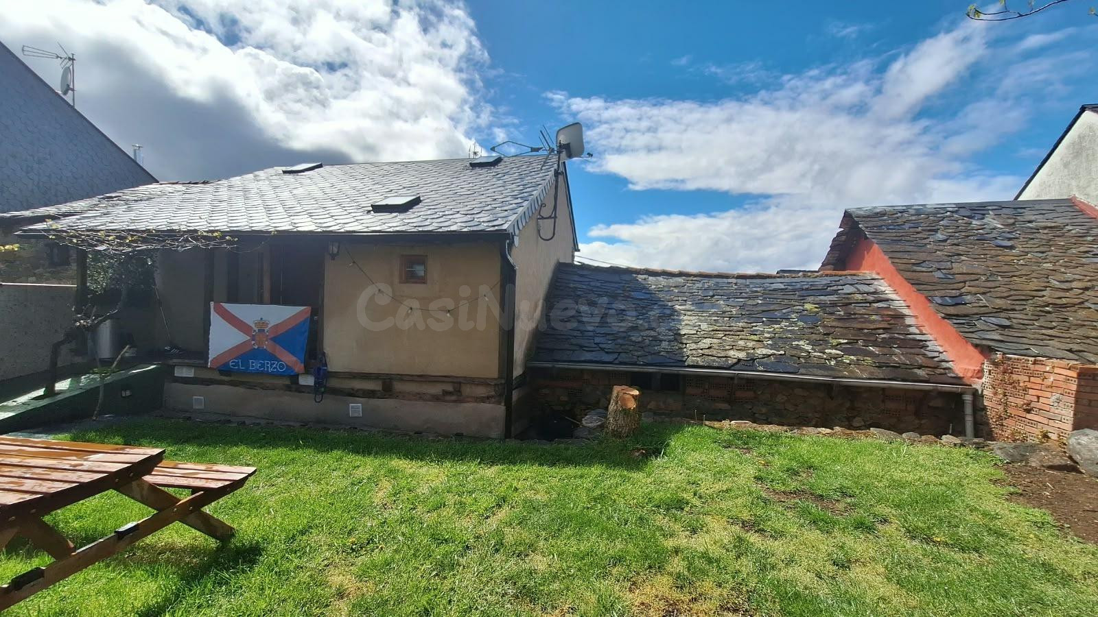 Encantadora Casa con Terreno en Bembibre por solo €77,000