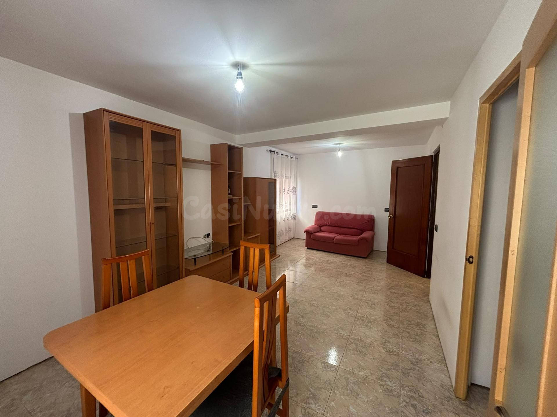 Casa de 194 m2 con 6 habitaciones y terraza en el centro de 