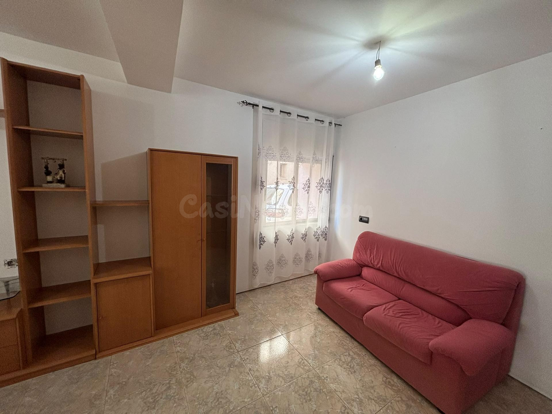 Casa de 194 m2 con 6 habitaciones y terraza en el centro de  - foto 2