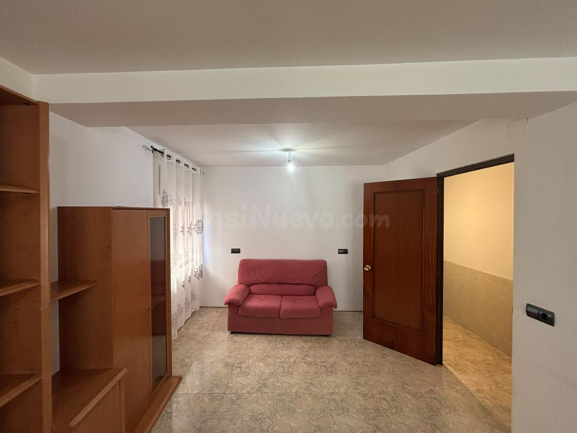 Casa de 194 m2 con 6 habitaciones y terraza en el centro de  - foto 4