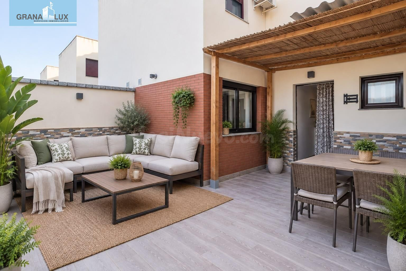 AMPLIA CASA DE 182 M2 CON PATIO, GRAN SÓTANO Y A MENOS DE 5 MINUTOS DEL METRO