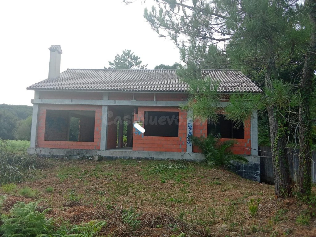 Finca Rústica con estructura de chalet en construcción a 5 minutos de la playa de "Langosteira" (Finisterre)