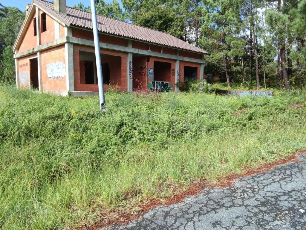 Finca Rústica con estructura de chalet en construcción a 5 minutos de la playa de "Langosteira" (Finisterre) - foto 2