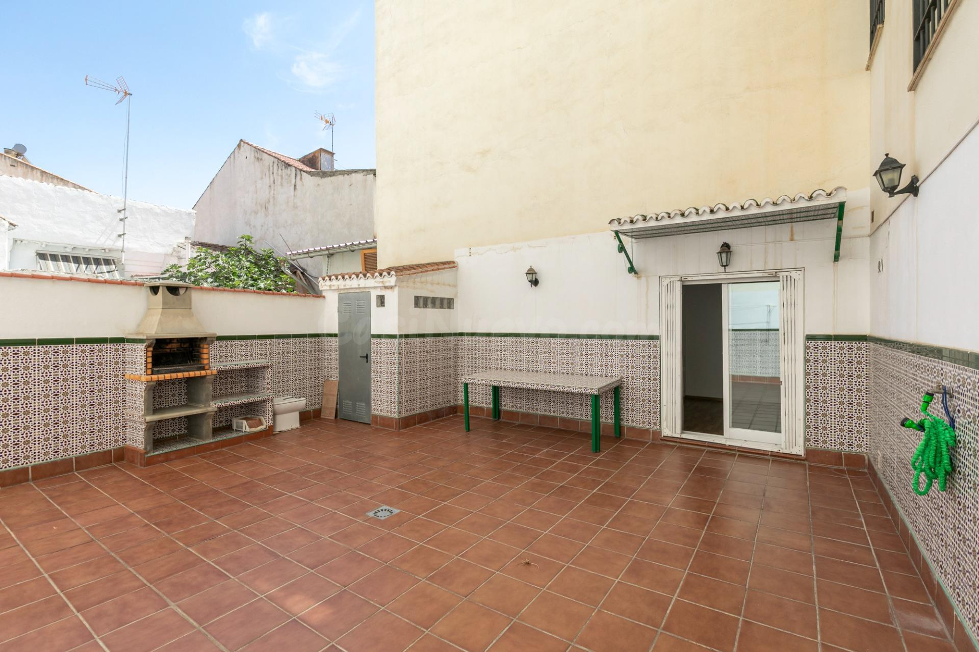 Piso en Armilla Centro con patio de 46 m2, 2 dormitorios y metro