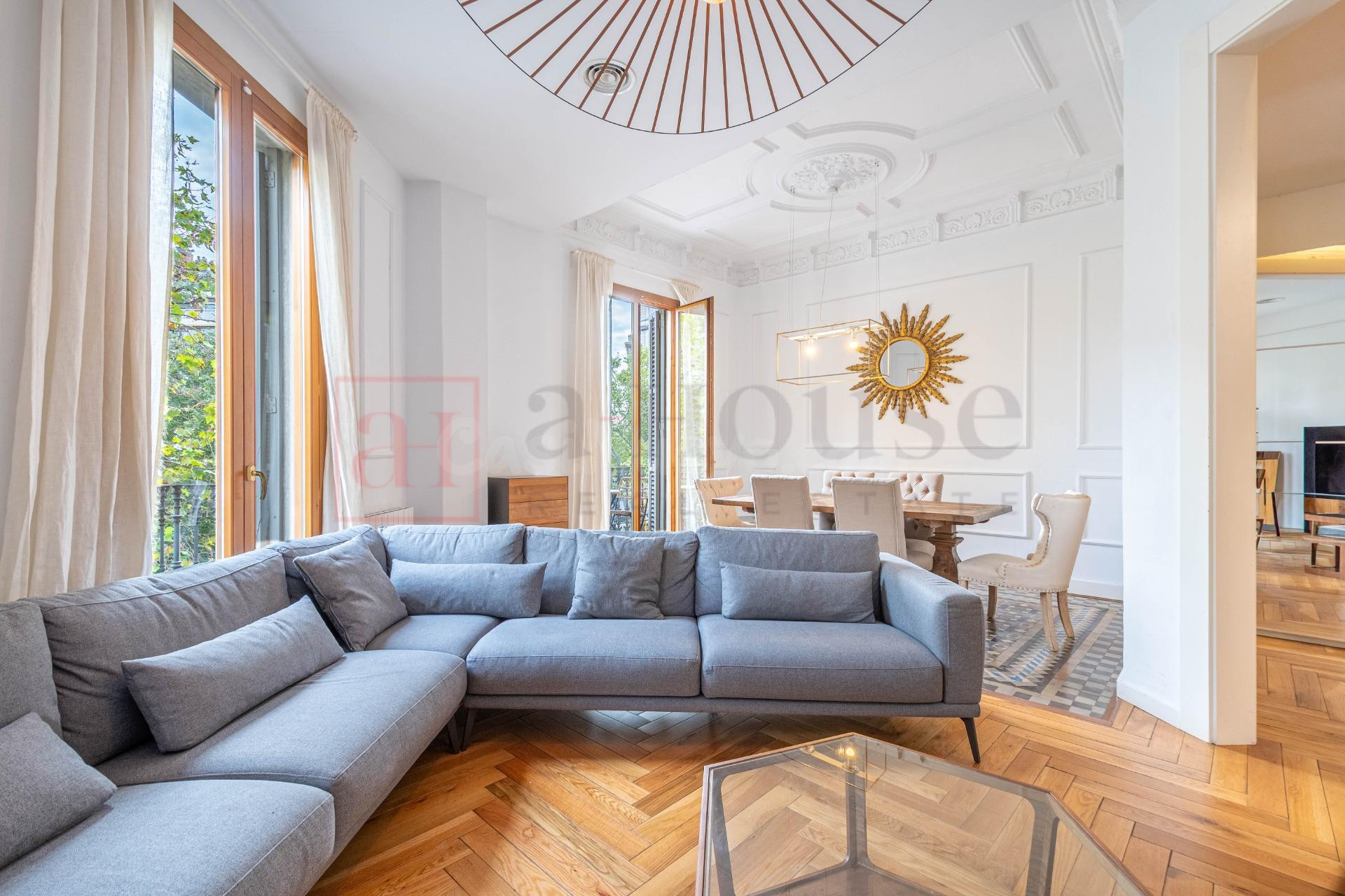 PISO REFORMADO, LISTO PARA ENTRAR A VIVIR CON BALCONES Y TODO EXTERIOR EN LA NOVA ESQUERRA DE L' EIXAMPLE