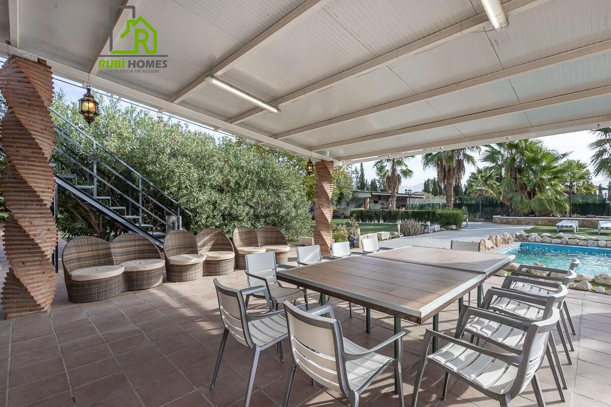 Chalet independiente con pozo propio y placas solares