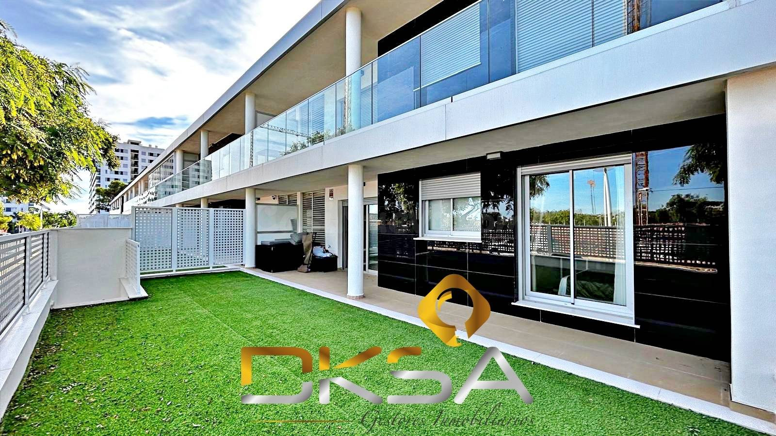 103 M2, JARDÍN, GARAJE Y TRASTERO A UN PASO DE LA PLAYA