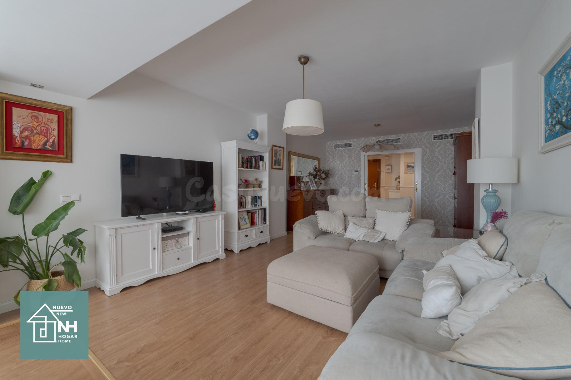 Piso de 154 m2 reformado, 4 dormitorios, luminoso y con trasteros en avenida de Andalucía