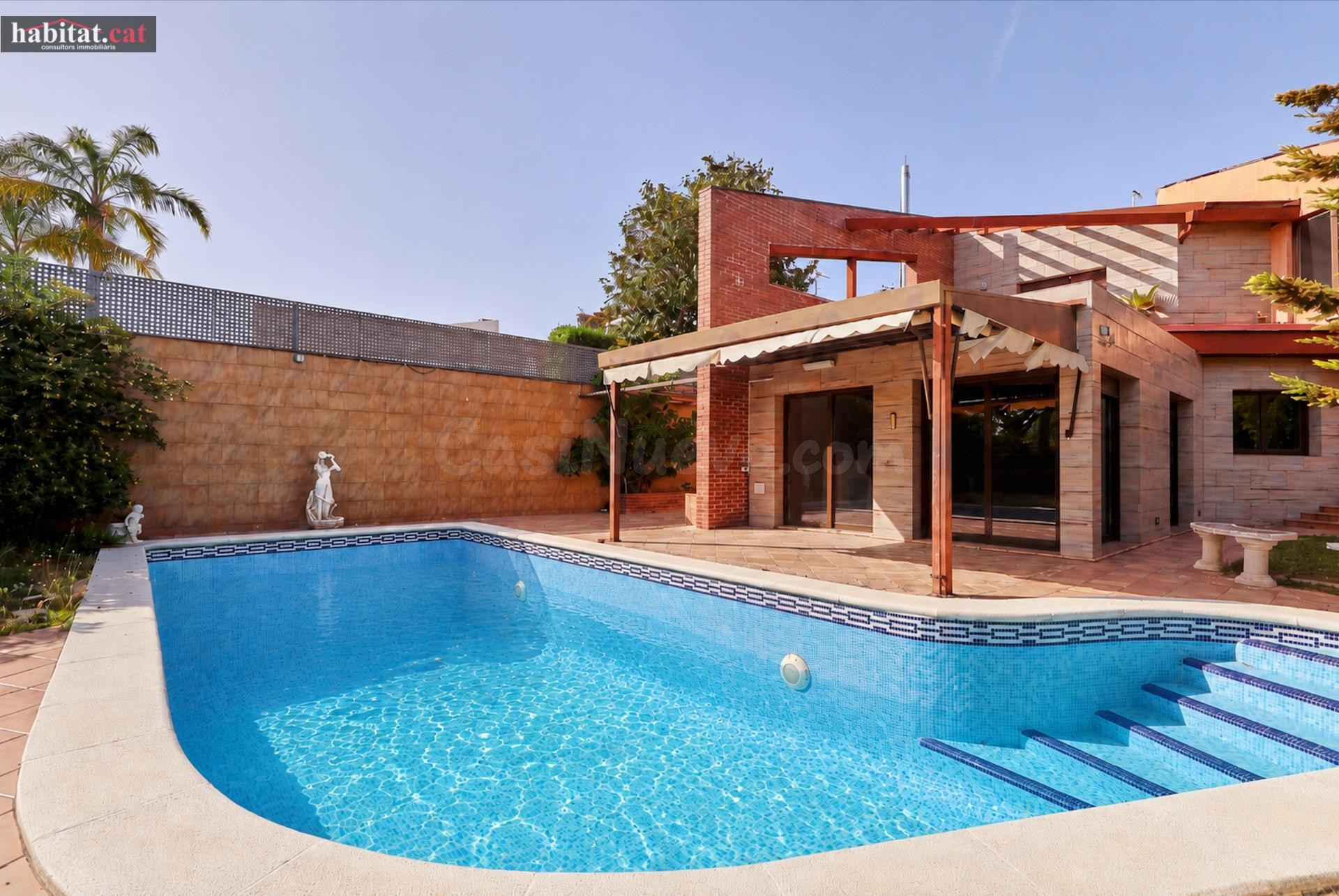 ESPECTACULAR CASA ESQUINERA EN EL ARAGAI - VILANOVA I LA GEL - foto 2