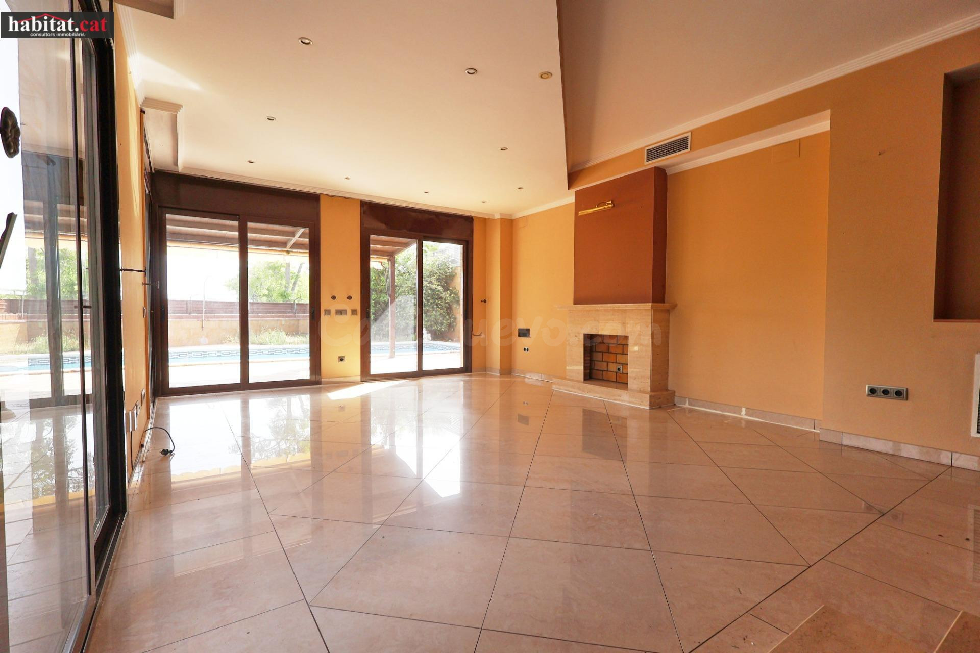 ESPECTACULAR CASA ESQUINERA EN EL ARAGAI - VILANOVA I LA GEL - foto 4