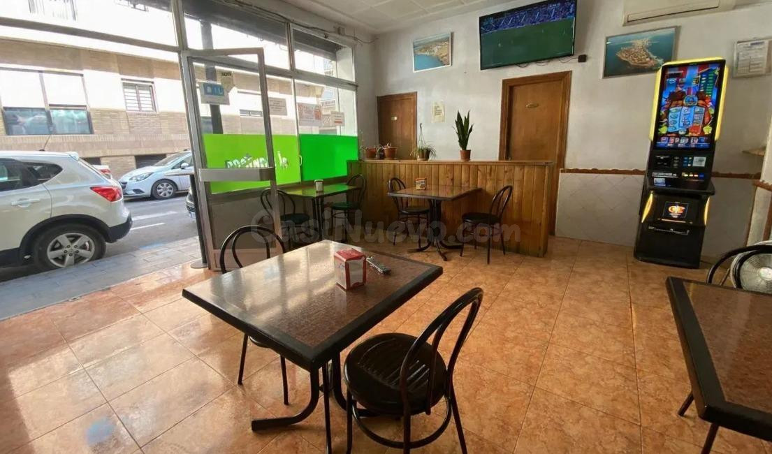 TRASPASO de bar-cafetería en funcionamiento – 10 años de trayectoria, terraza y clientela fija