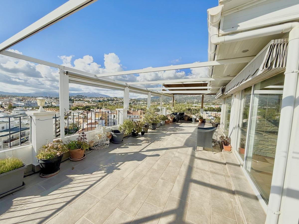ÁTICO CON AMPLIA TERRAZA DE 154 M2 Y VISTAS PANORÁMICAS EN LOS BOLICHES, FUENGIROLA