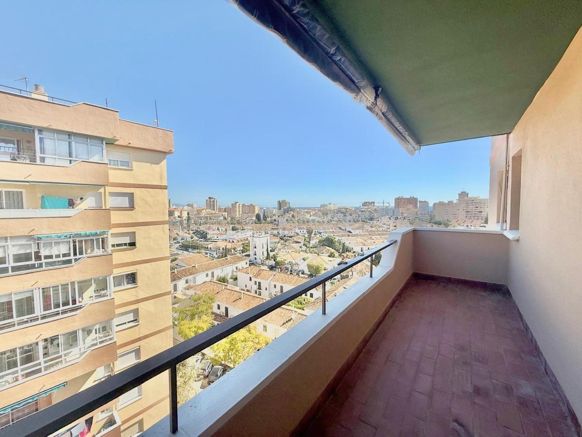 ¡VISTAS AL MAR DESDE LA NOVENA PLANTA! TERRAZA DE 20 M2 EN EL CENTRO DE FUENGIROLA