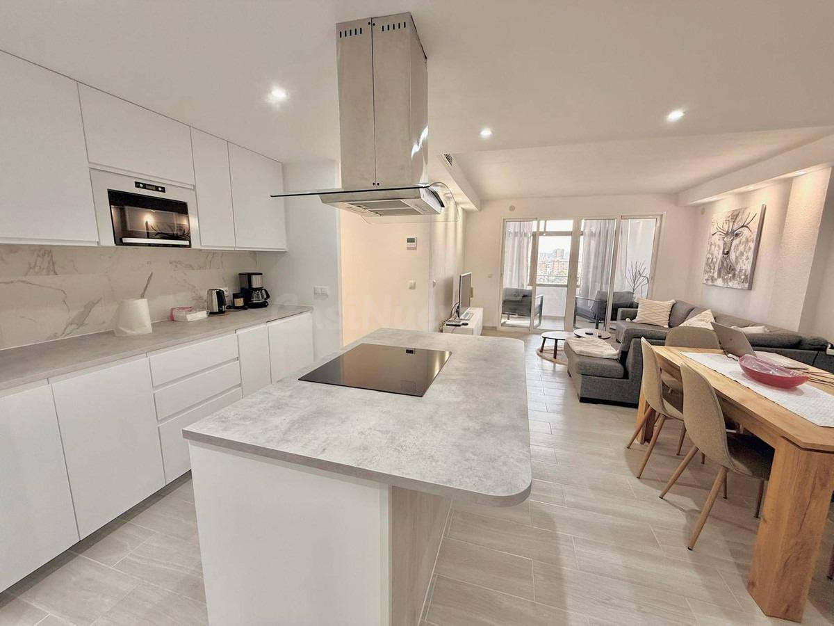 ¡VISTAS PANORÁMICAS AL MAR! APARTAMENTO DE 3 DORMITORIOS CON TERRAZA Y PISCINA EN FUENGIROLA