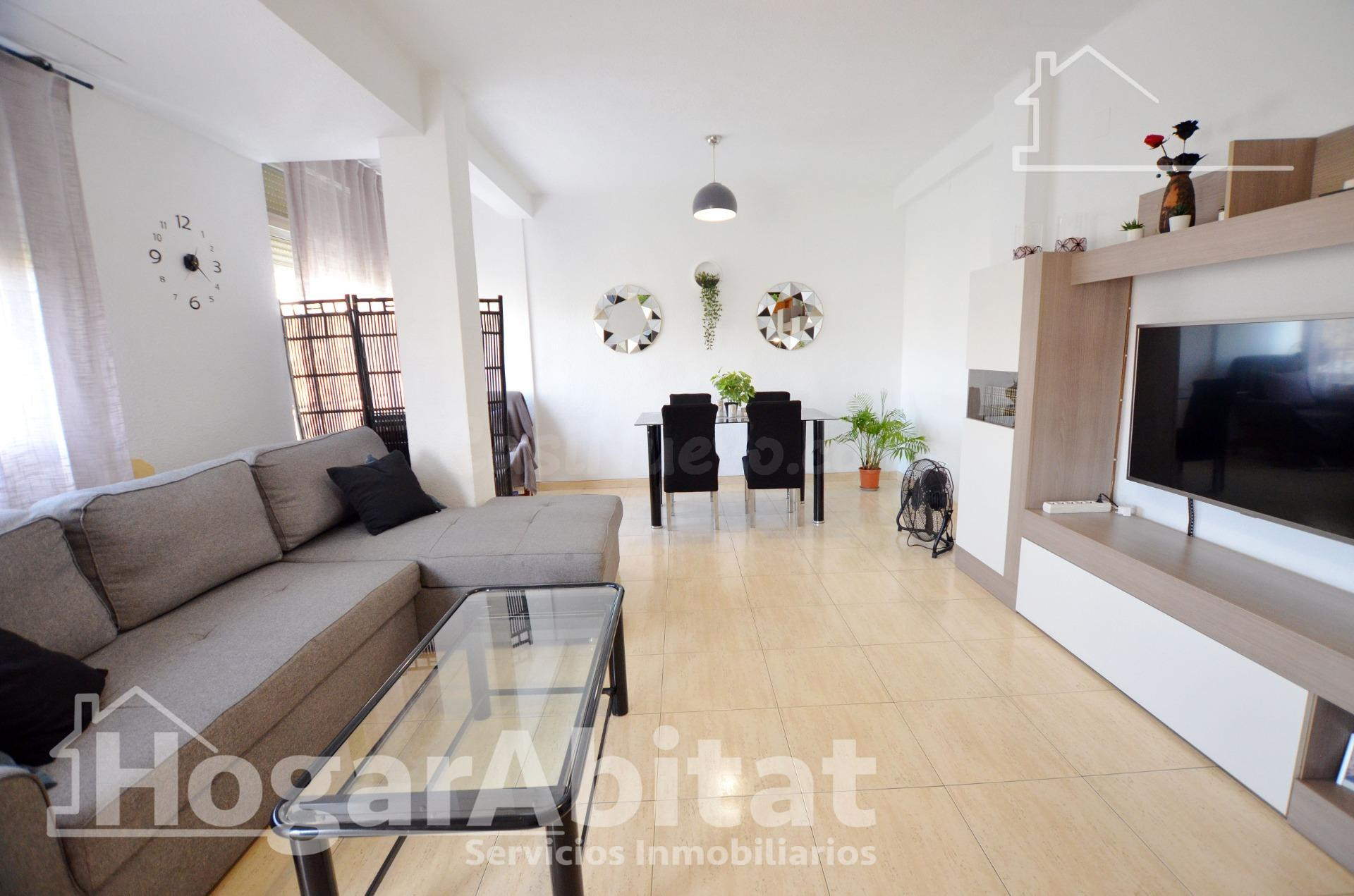 ¡En buena zona! Amplio, moderno y esquinero con gran balcón de buenas vistas