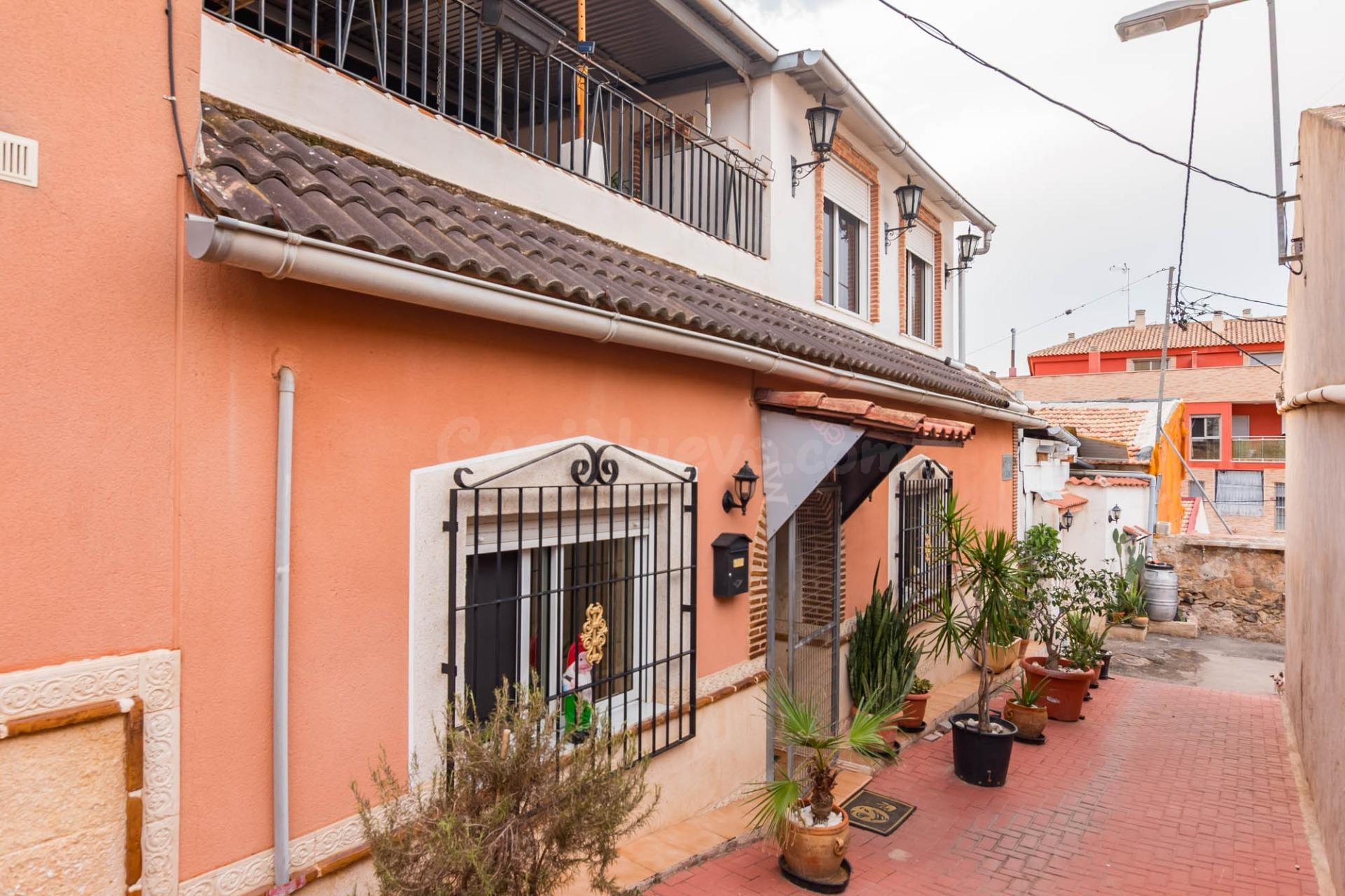 CASA CON GARAJE, TERRAZA Y MUCHO POTENCIAL EN LOS RAMOS