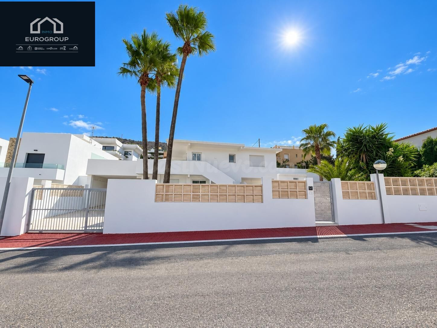IMPRESIONANTE CHALET EN PERFECTO ESTADO, CON 5 DORMITORIOS Y 3 BAÑOS, PISCINA PRIVADA Y GARAJE CON UNA PARCELA DE 800M EN EL ALBIR