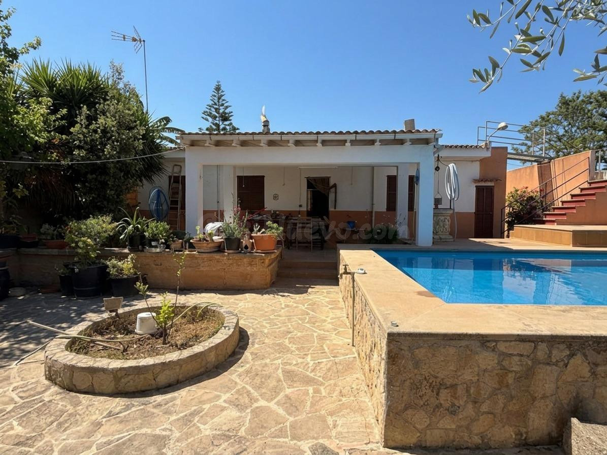 Casa de campo con piscina y terreno en las afueras de Manaco