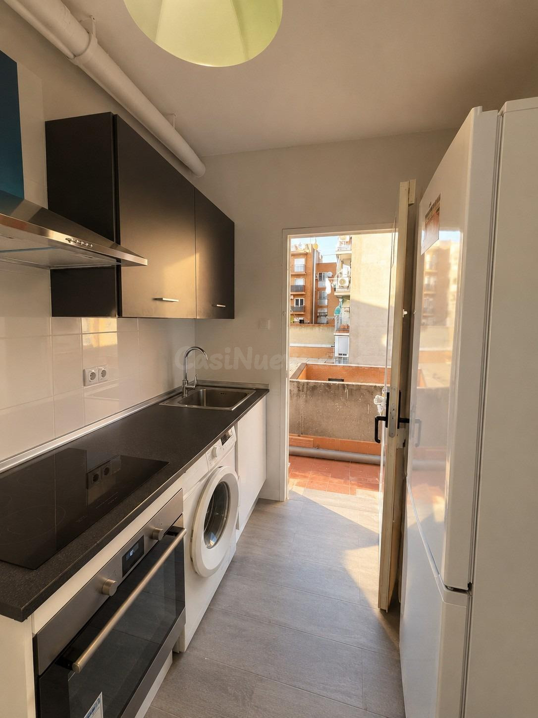 210.000 € | Luminoso piso SUR semirreformado en Casco Antigu - foto 3