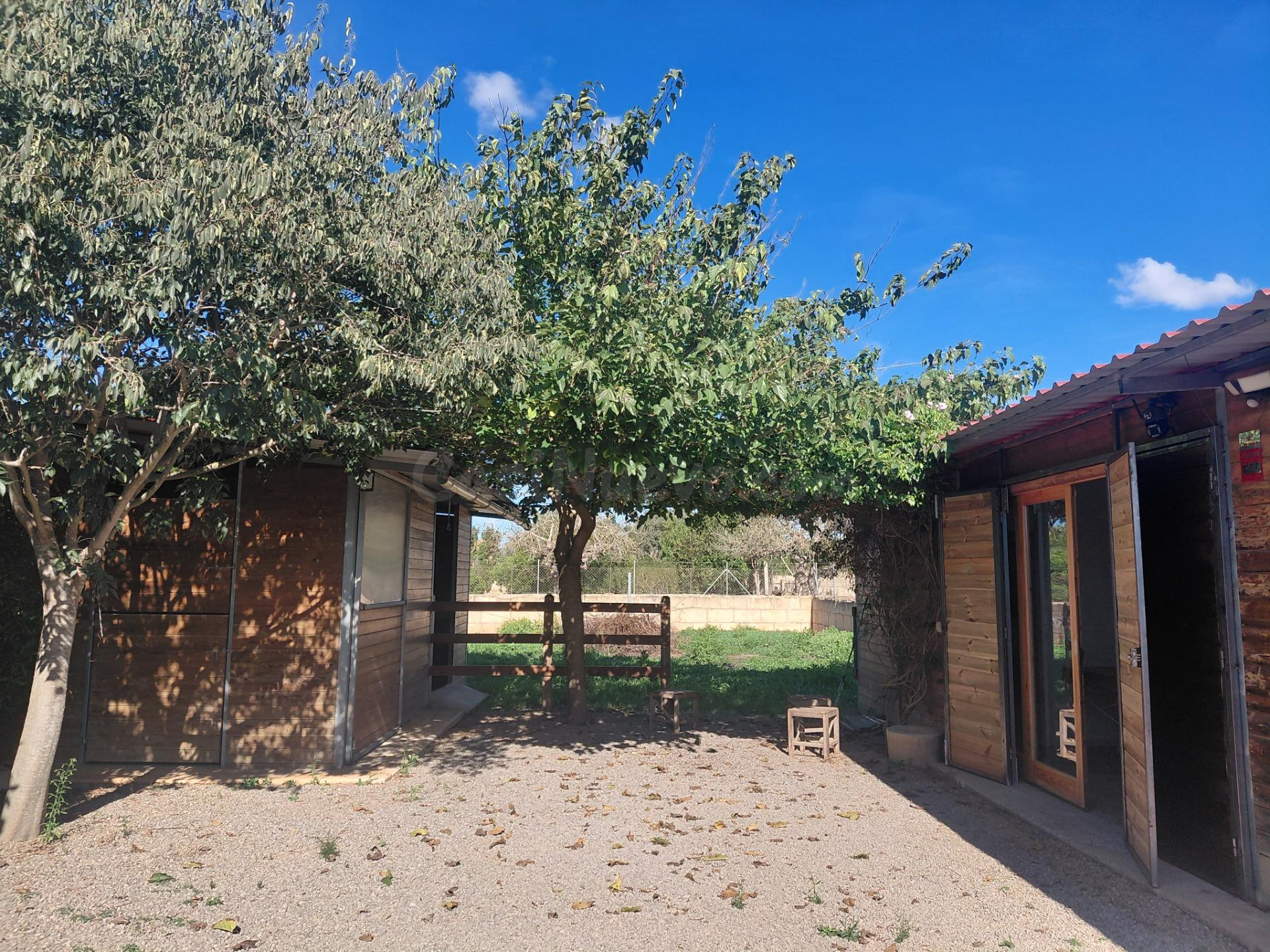 FINCA RÚSTICA CON CASITA ACONDICIONADA Y TERRENO A 500 METRO