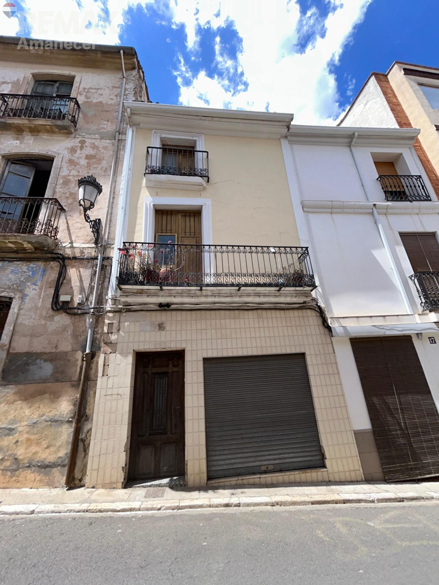 ¡GRAN OPORTUNIDAD DE INVERSIÓN EN PLENO CENTRO DE ENGUERA! C