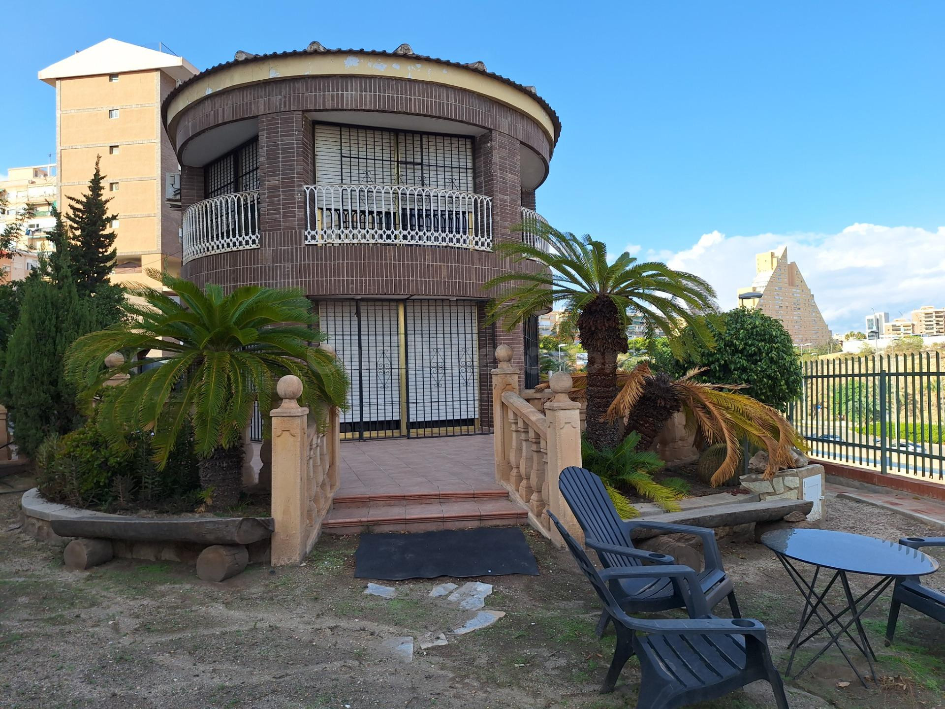 Imponente Chalet en Garbinet, Alicante - Oportunidad Única