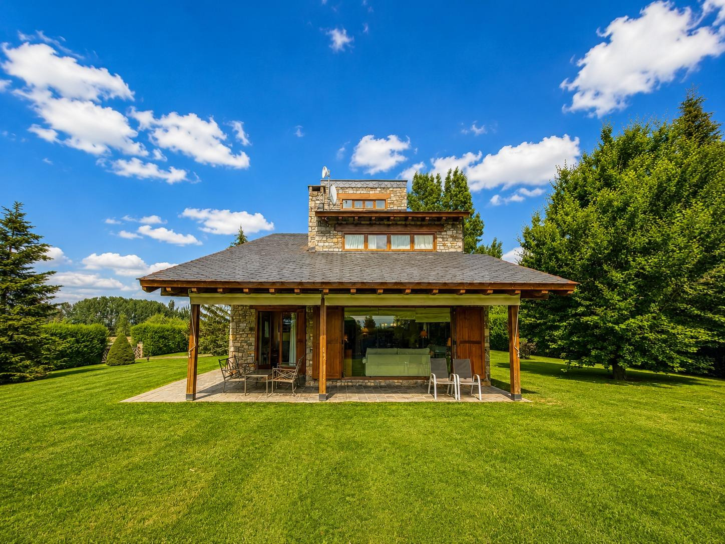 Exclusiva casa con gran jardín en Prats i Sansor - foto 3