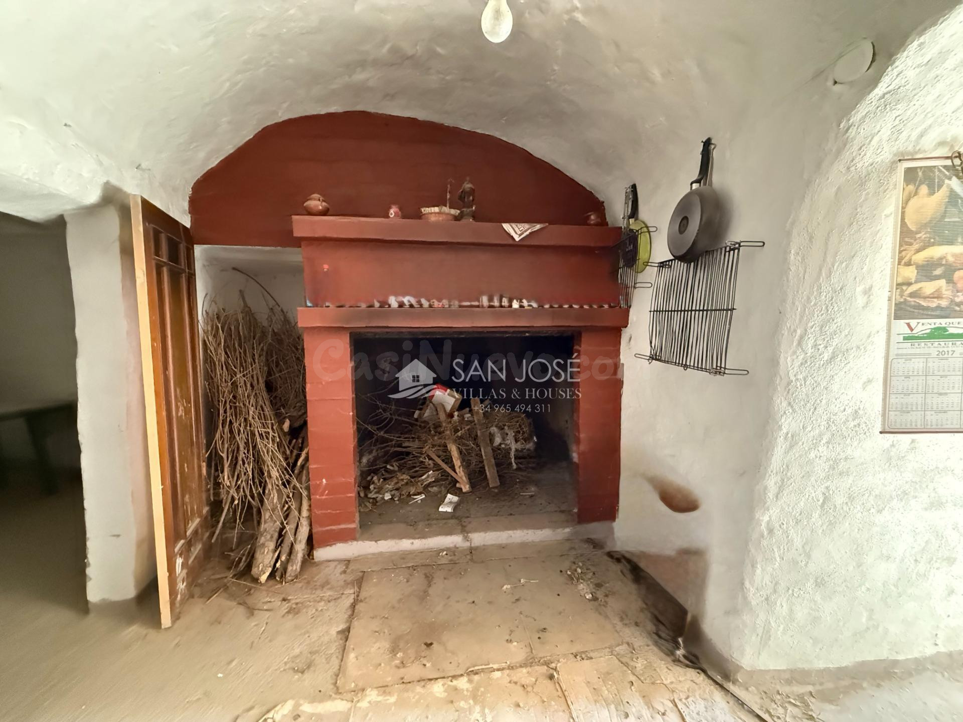 SE VENDE CUEVA PARA REFORMAR EN LA ZONA DE CARREFOUR DE PETRER