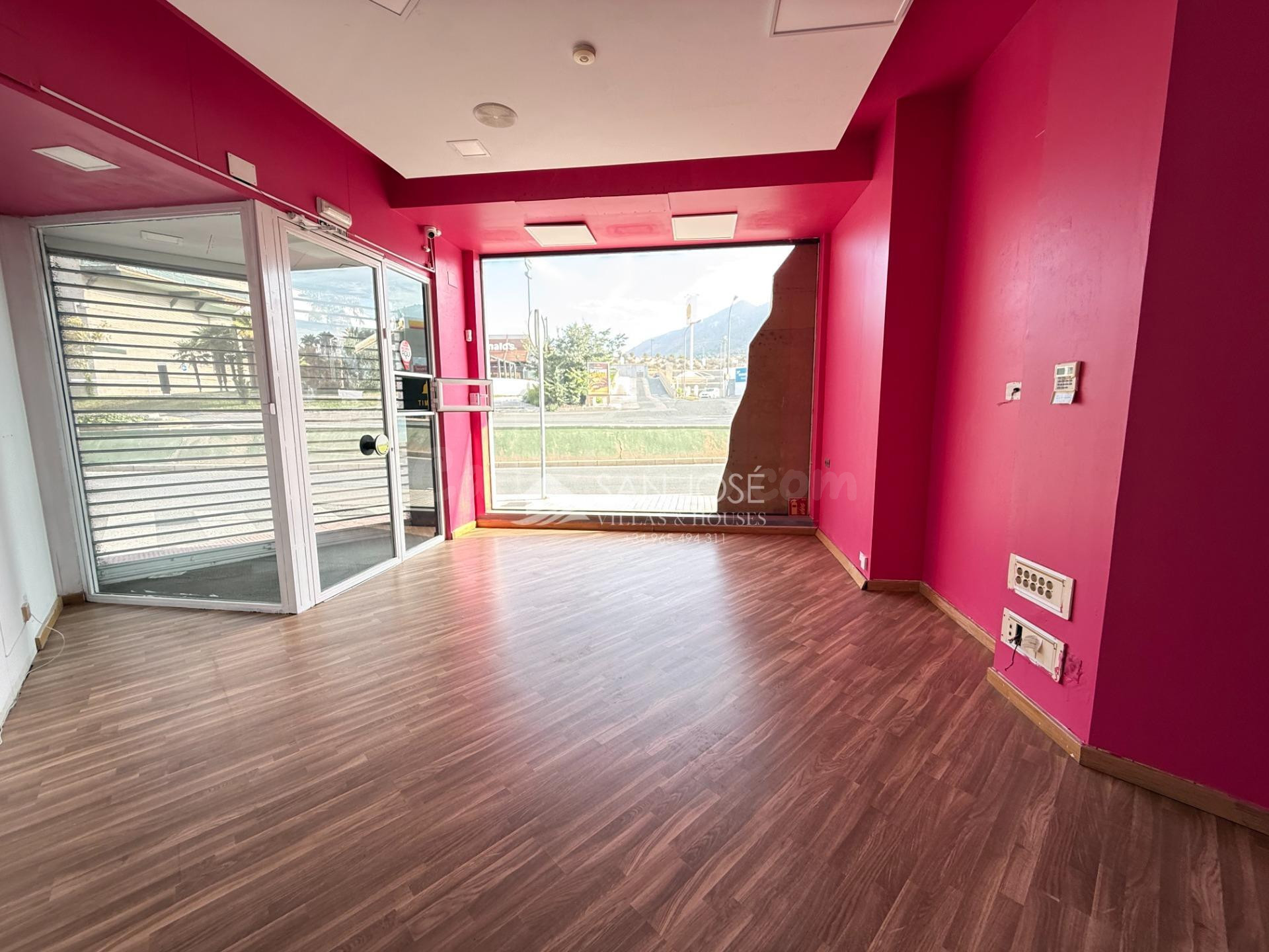 SE VENDE LOCAL COMERCIAL EN PETRER ZONA CARREFOUR