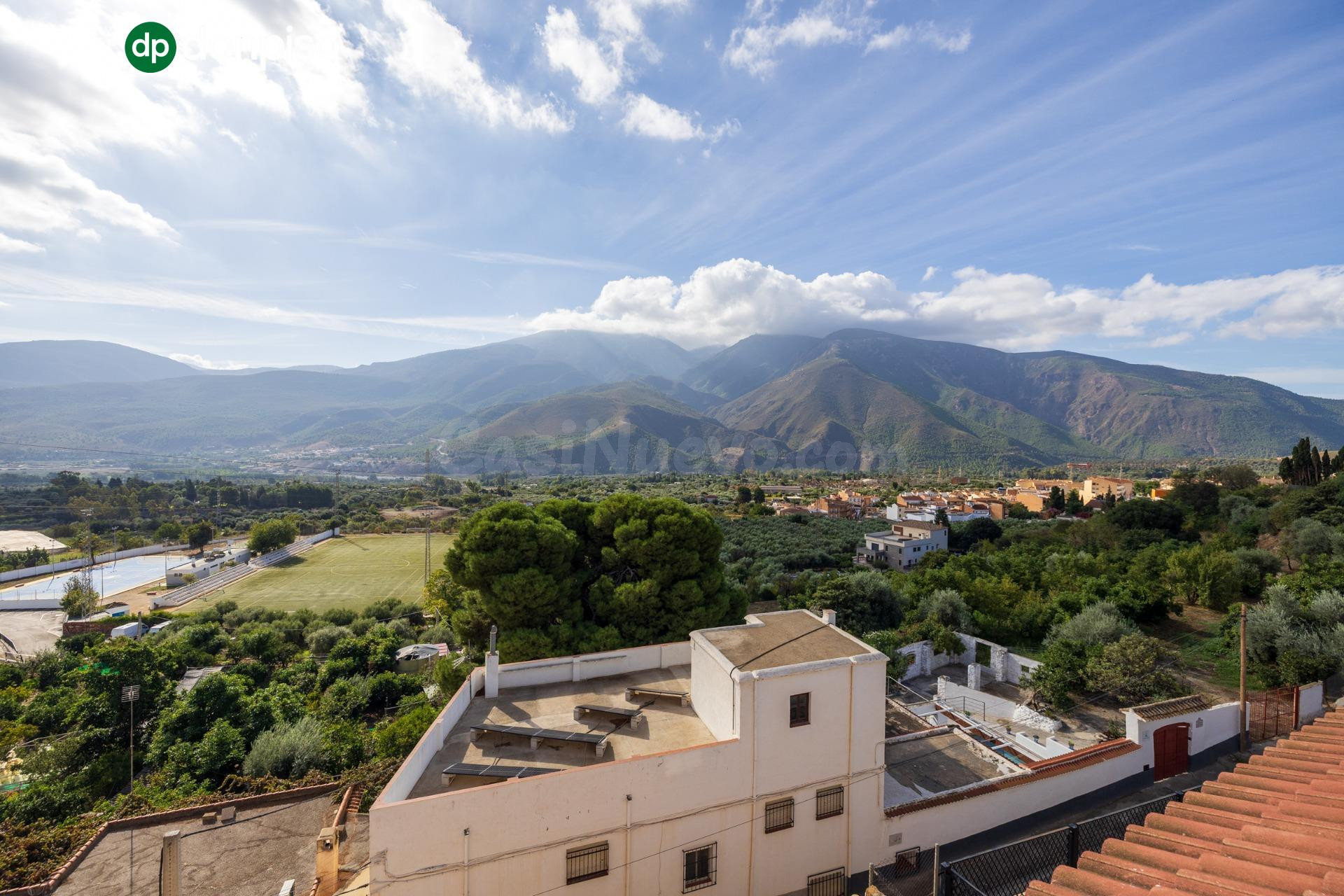 Casa de 6 dormitorios con piscina privada, terrazas y espect