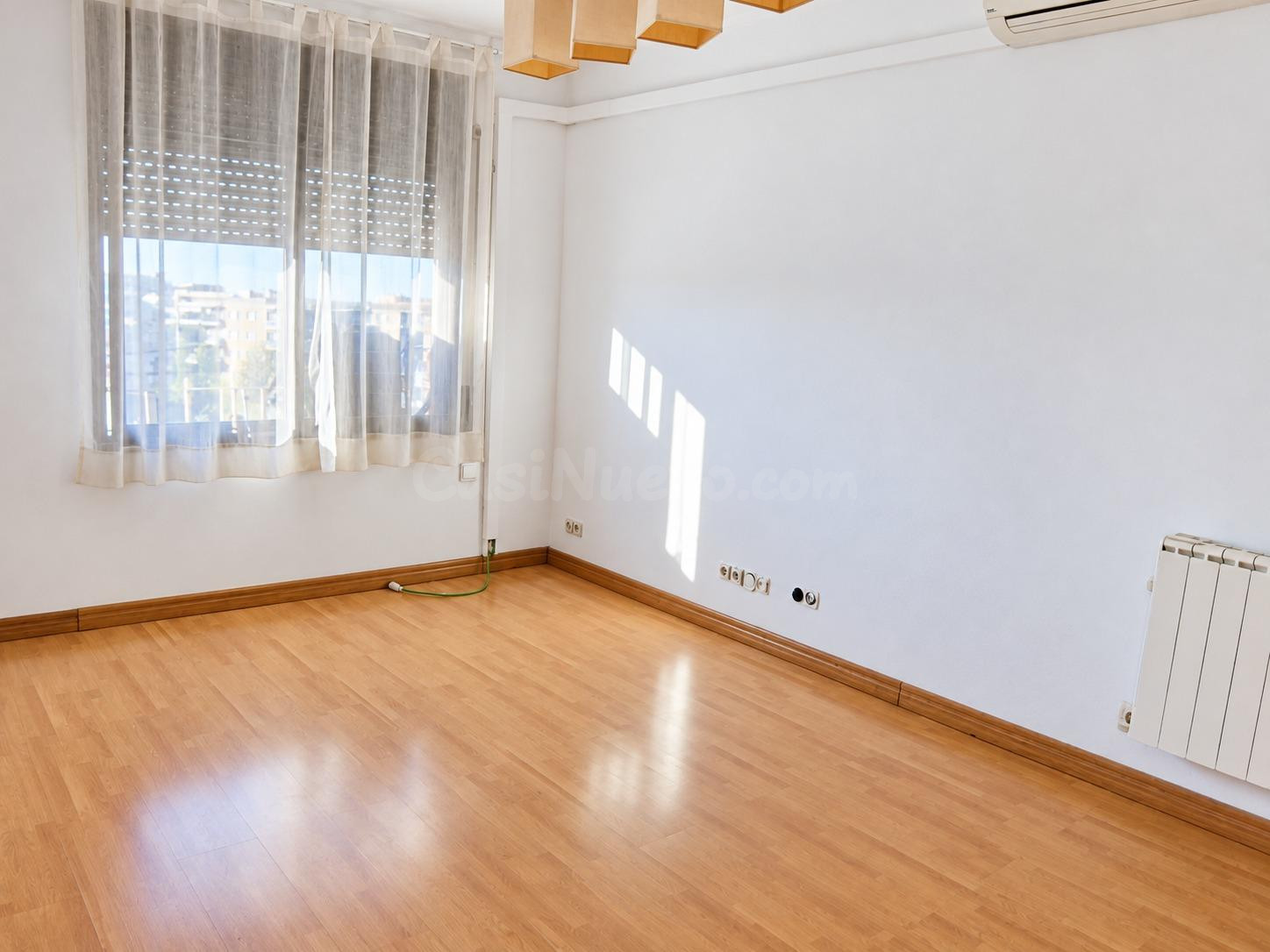 Piso luminoso de 3 habitaciones en Singuerlín, Santa Coloma de Gramenet