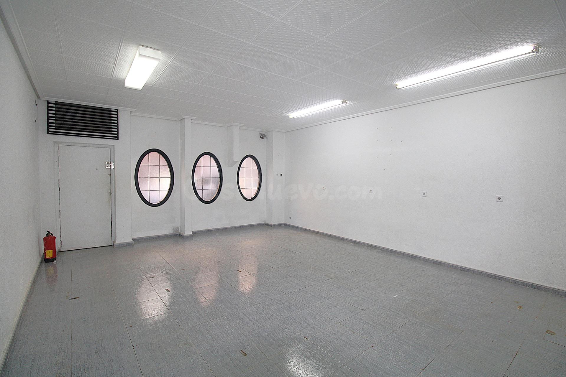 Alquiler de local comercial en Monteolivete.