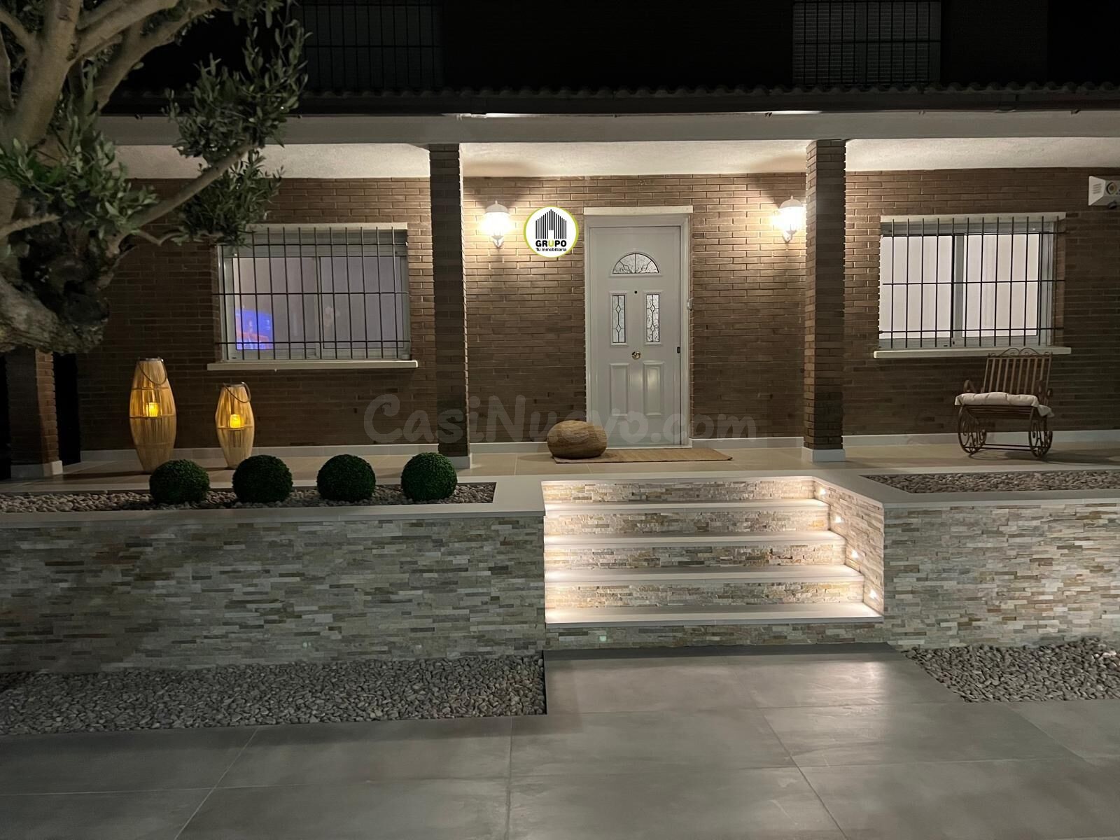 CASA REFORMADA DE TRES PLANTAS CON PISCINA, JACUZZI, GIMNASI - foto 2